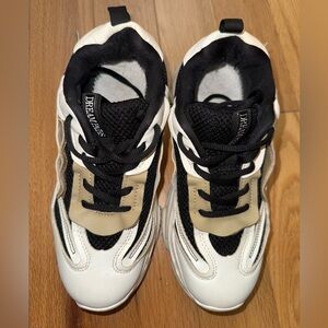 Dream Pairs Black and White Athletic Shoes
